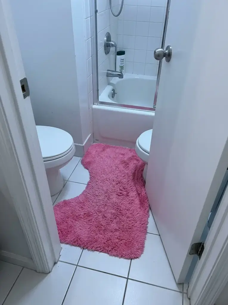 Choose a Pink Bath Mat That Fits the Layout